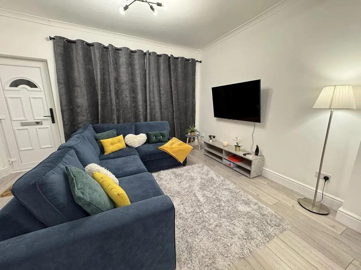 Modern 3 Bed Near Excel-Big Ben Villa London Holiday home